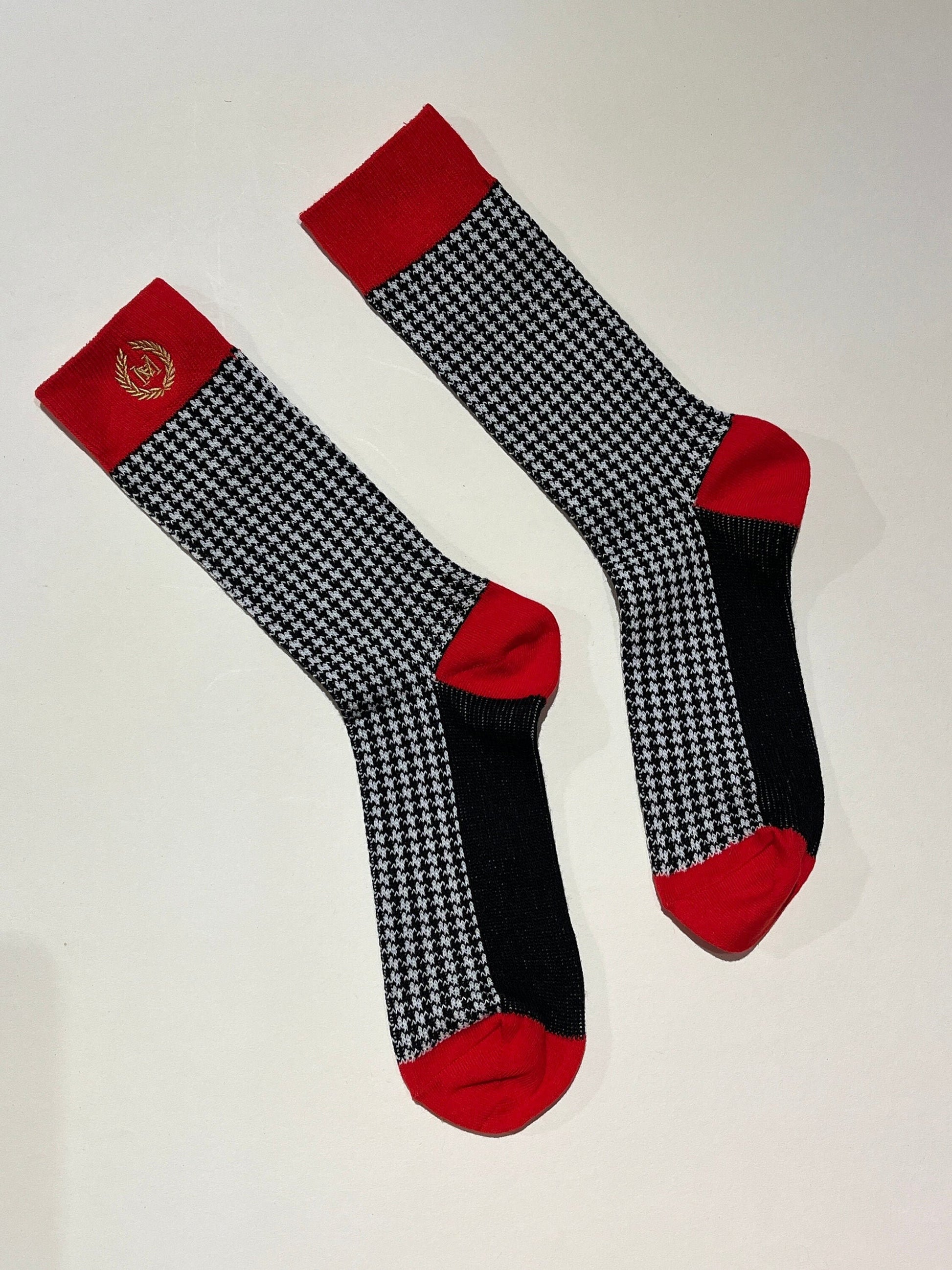 Black & Red Casual Dressy Sock 100% cotton perfect for the summer or winter. Feels great on the skin.