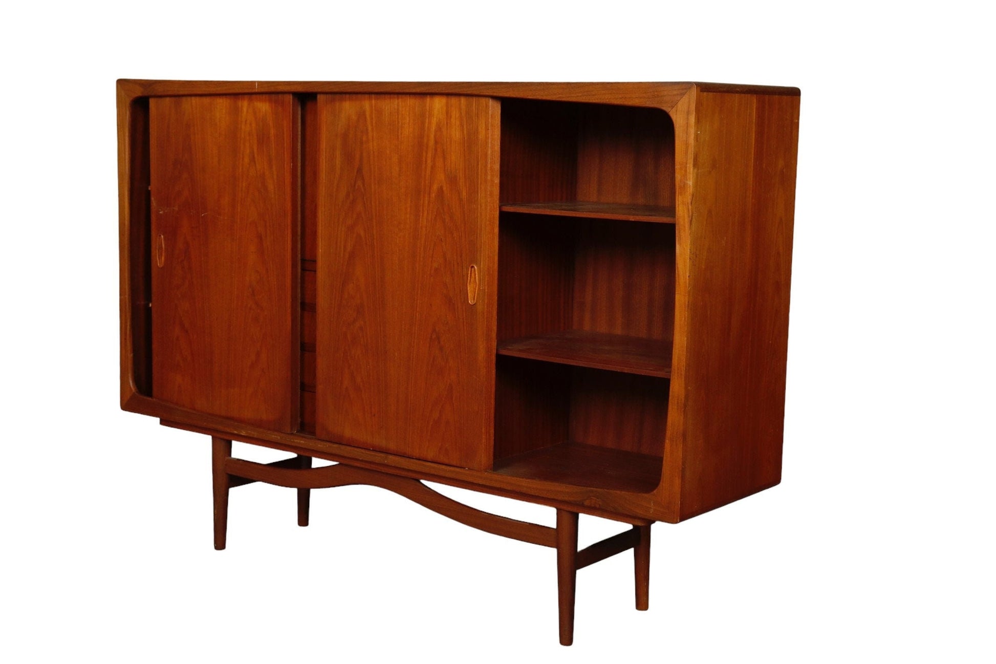 Teak sideboard with beautiful details! Middle bar, 4 drawers