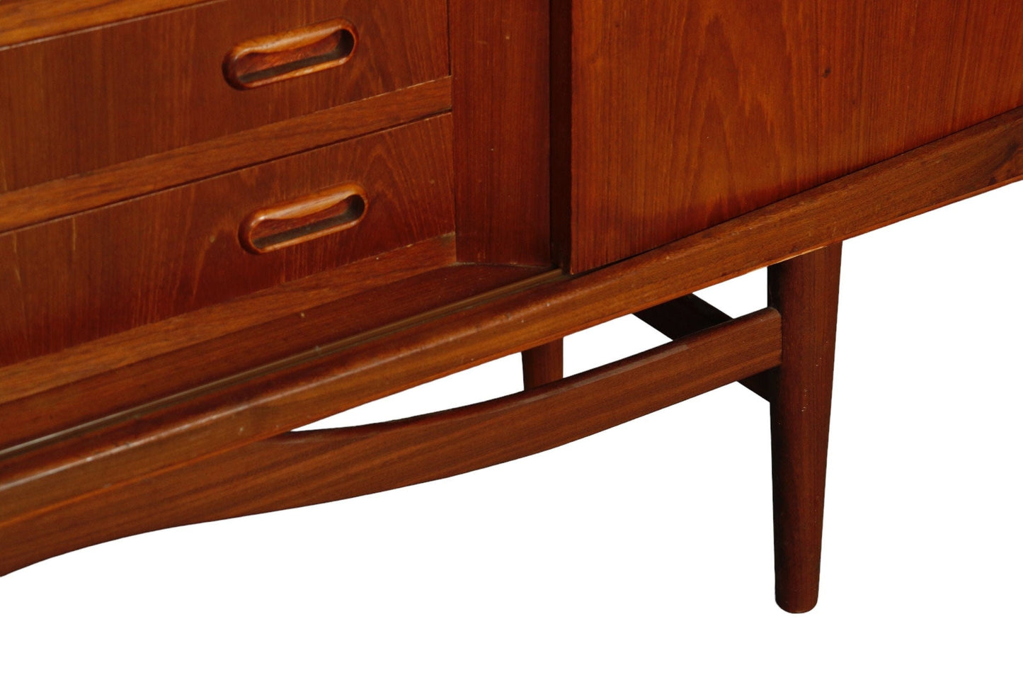 Teak sideboard with beautiful details! Middle bar, 4 drawers