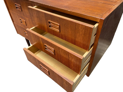 Mid-Century Teak dresser/sideboard with 6 drawers Niels J Thorsø