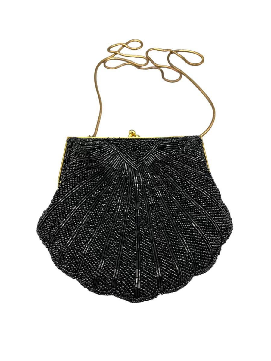 Vintage-inspired Carolyne Barton handbag in shell-like shape