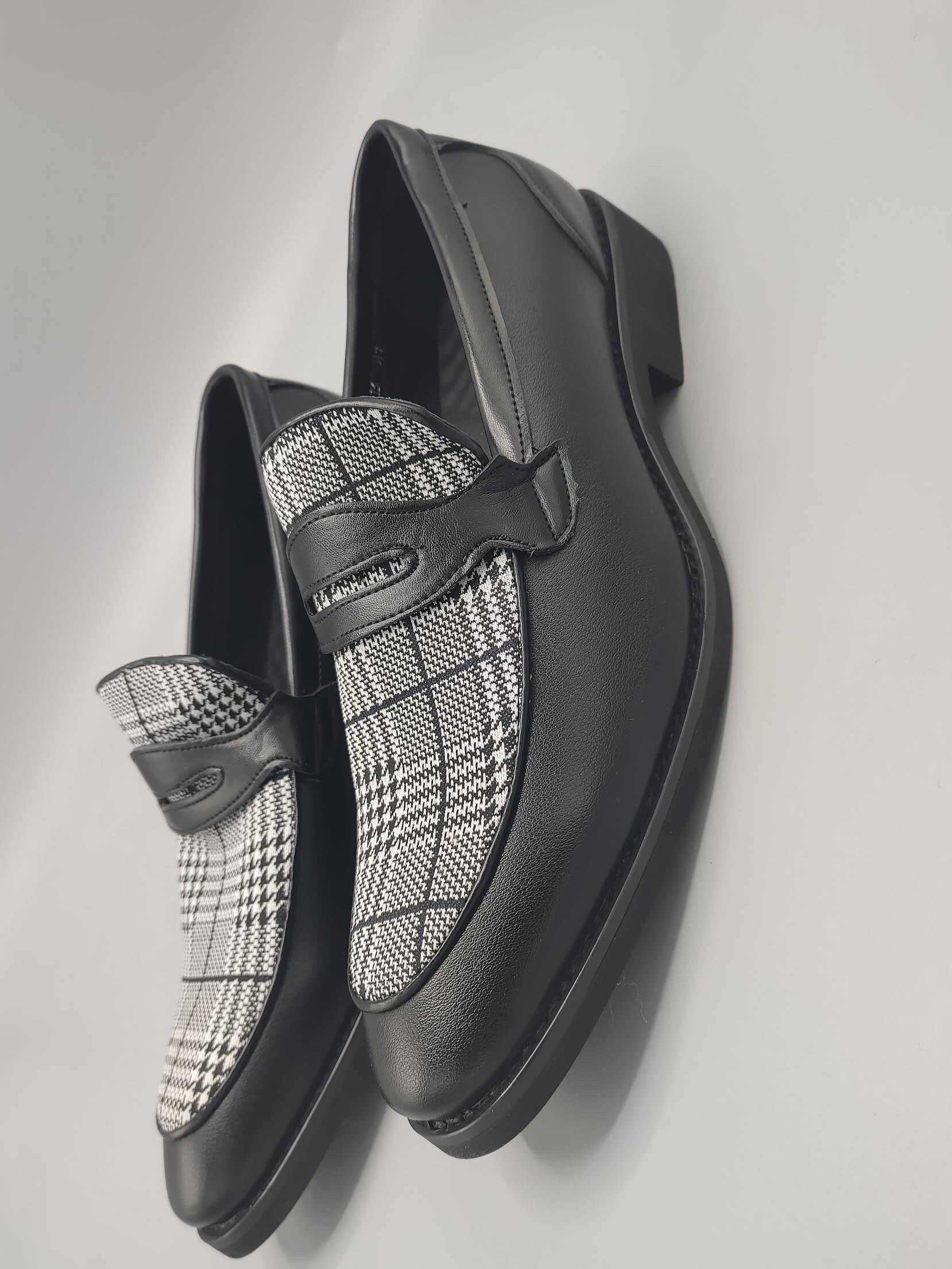Handmade Luxury Men&#39;s Leather Designer Houndstooth Loafers Slip-ons.