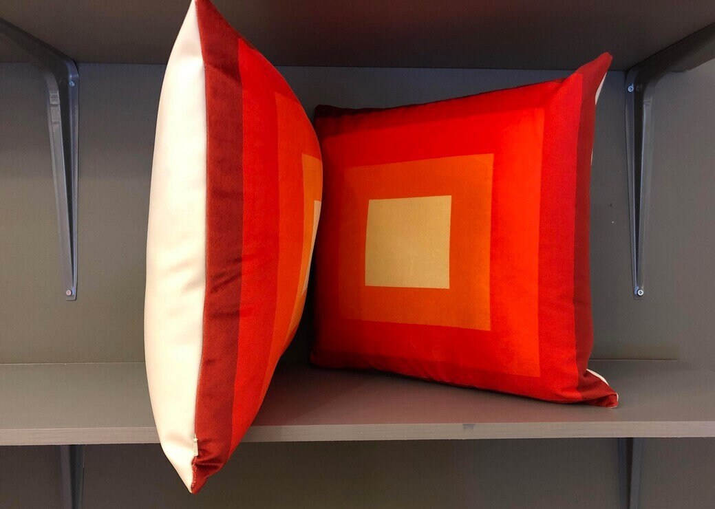 Geometric Pattern Print Velvet Pillow