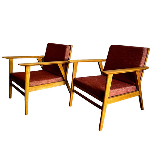 Mid-Century Danish "cigar style" lounges in spotless condition. These 2 lounges are in fantastic condition.